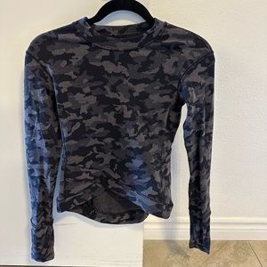 Lululemon pull over camo print size 2